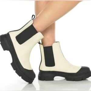 Blondo Women's Black and White rain Boots